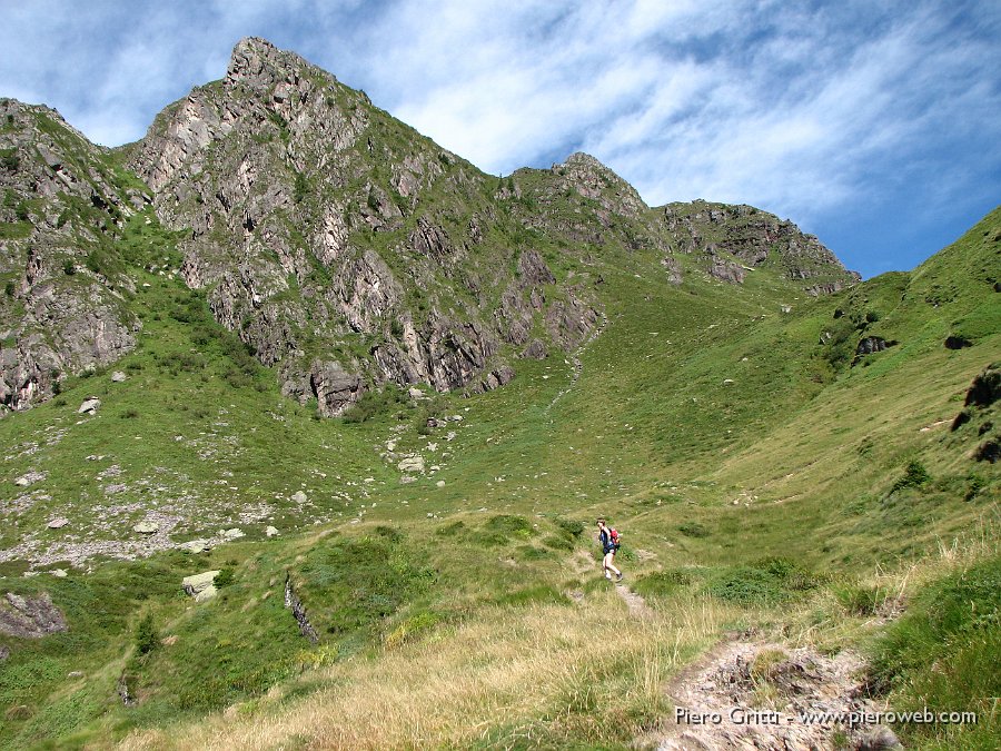 Valcorte 063.jpg - Sul sentiero 216 con il Monte delle Galline